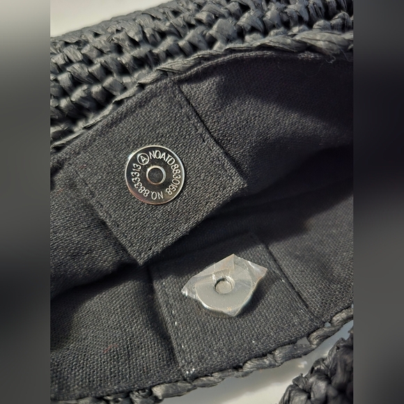 Velvet By Graham & Spencer Slouch Bag Black - Picture 5 of 7